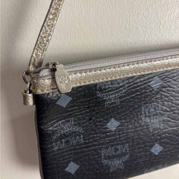 MCM Black & Silver Wristlet - Picture 3 of 10